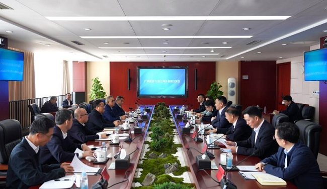余紅輝會見廣西壯族自治區政府黨組成員、自治區國資委黨委書記秦如培一行